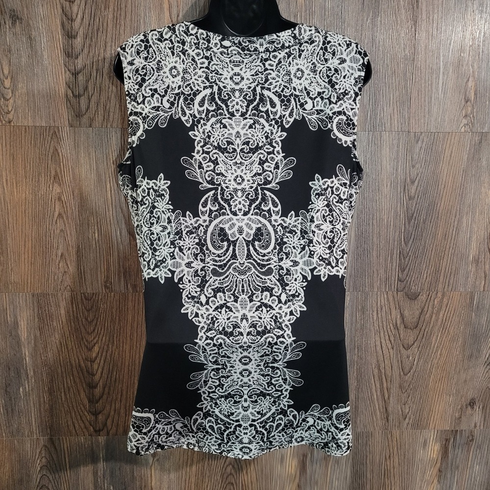 Tango Mango Split Neck Blouse Size L Faux Zippers B&W Lace Print Sleeveless - Picture 7 of 10